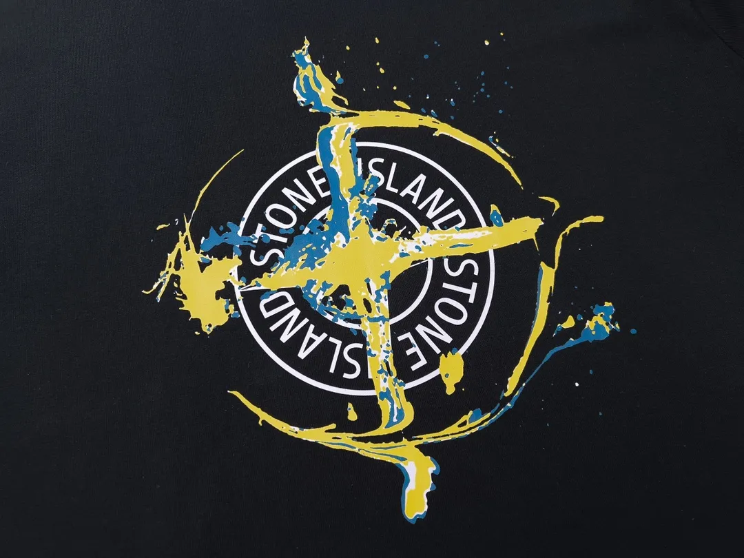 W621#P110💰 [Stone lsland/Stone Island summer new short-sleeved T-shirt with flame compass print on the chest] ⚠️[Original creation with high control of details] - Made of 260 grams of combed cotton with 32-count double yarn, soft and comfortable to the touch, sweat-absorbent and breathable. - Simple, basic and versatile style, original quality, the first choice for couples. - Made in a large factory, four needles and five threads on the shoulder, neatly arranged, high quality workmanship. - Same style for men and women. Very versatile, one piece for everyone, details are clearly visible. Color: Black White Size: M L